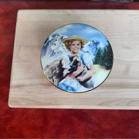 Danbury Mint Shirley Temple as Heidi Music Box - Picture 10 of 11